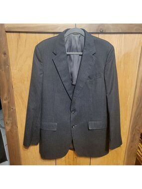 Man In Wool Gray Pinstripe Suit Jacket Is 45in At Chest Pants 38x32
